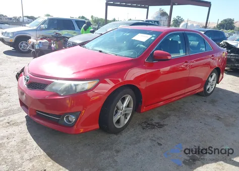 2014 Toyota Camry L/Le/Se/Se Sport/Xle z USA, uszkodzony, nr VIN 4T1BF1FK5EU790168
